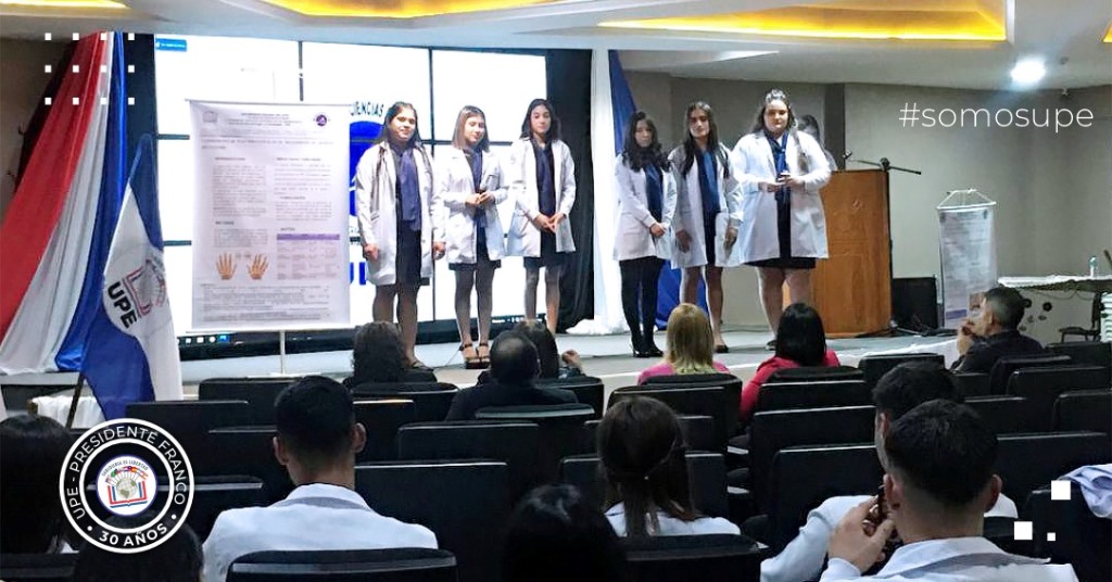 Presentación de trabajo final de grado de alumnos del 2do año de Kinesiología y Fisioterapia - UPE